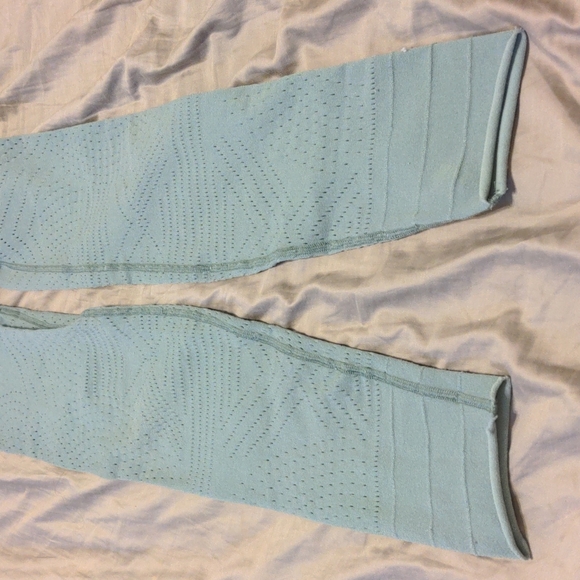 Free People movement sage green cut out leggings, size S, good condition - Picture 2 of 8